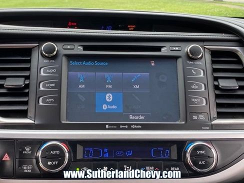 Used 2019 Toyota Highlander SE FWD image 29