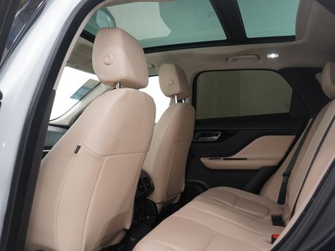 Used 2020 Jaguar F-PACE Premium image 19