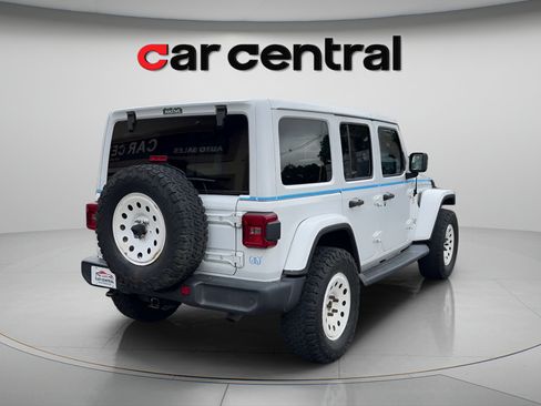 Used 2018 Jeep Wrangler Unlimited Sahara w/ Dual Top Group AWD/4WD image 5