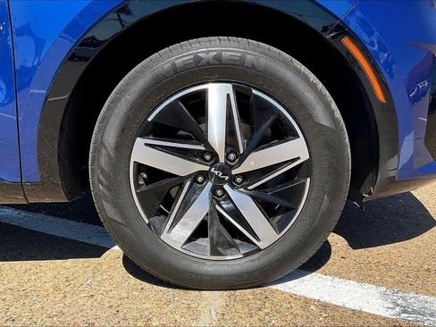 Certified 2023 Kia Sorento S image 8