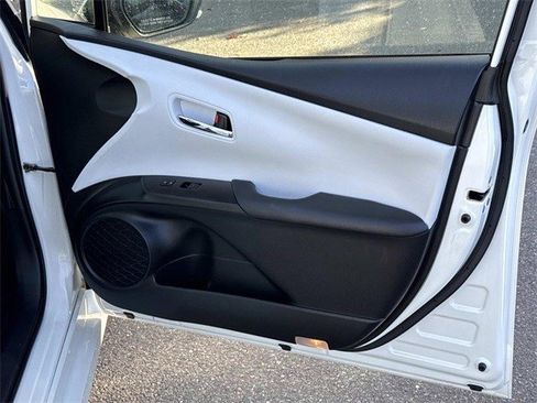 Used 2019 Toyota Prius L Eco image 8