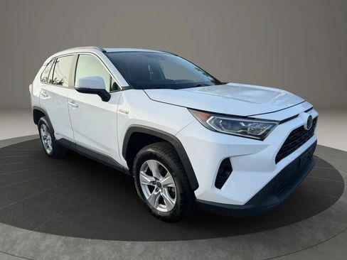 Used 2021 Toyota RAV4 XLE w/ Convenience Package AWD/4WD image 3