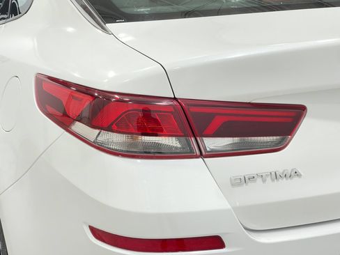 Used 2020 Kia Optima SE FWD image 33