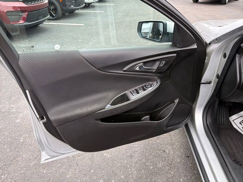 Used 2018 Chevrolet Malibu LT image 21
