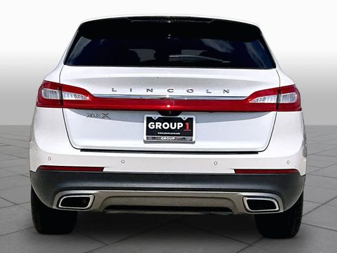 Used 2018 Lincoln MKX Reserve w/ Driver Assistance Package FWD image 5