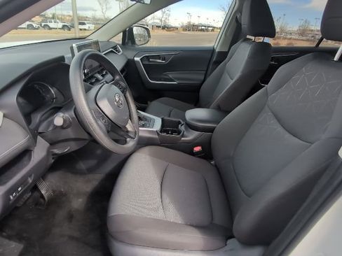 Used 2025 Toyota RAV4 XLE image 12
