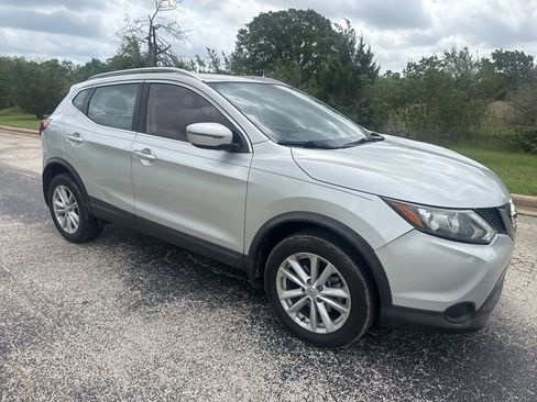 Used 2017 Nissan Rogue Sport SV image 3