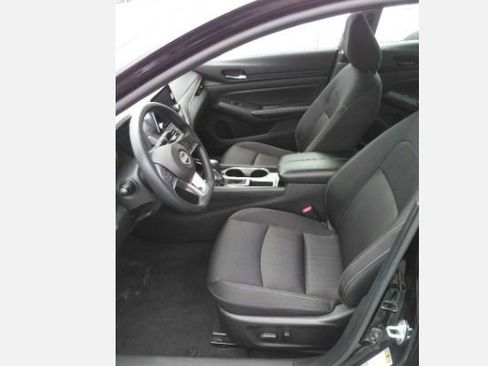 Used 2024 Nissan Altima 2.5 SV image 6