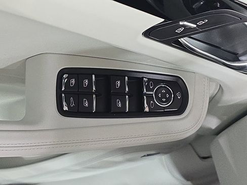 New 2026 Porsche Macan image 21