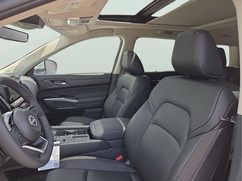 Used 2025 Nissan Pathfinder SL w/ SL Premium Package FWD image 14