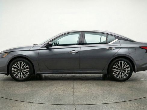 Used 2025 Nissan Altima 2.5 SV image 5