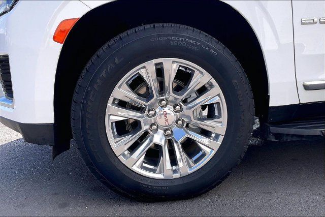 Used 2024 GMC Yukon Denali w/ LPO, Floor Liner Package AWD/4WD image 10
