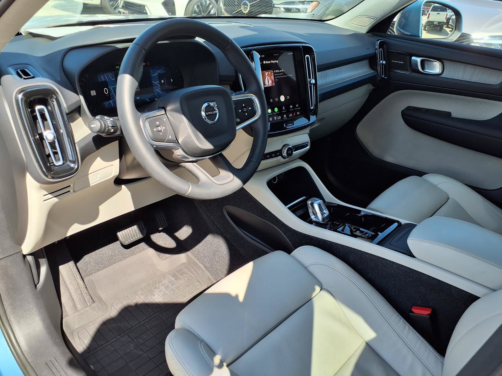 Certified 2023 Volvo XC40 B5 Ultimate w/ Protection Package Premier AWD/4WD image 20
