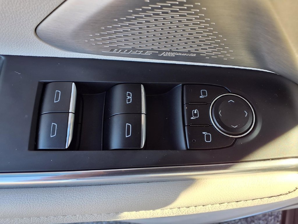 Certified 2025 GMC Acadia Denali w/ Super Cruise Package FWD image 11