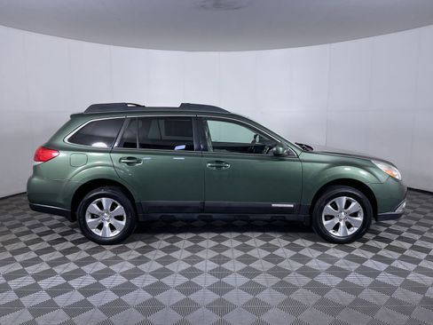 Used 2011 Subaru Outback 3.6R Limited w/ PWR Moonroof Pkg AWD/4WD image 10