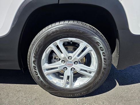Used 2023 GMC Terrain SLE w/ Driver Convenience Package FWD image 10