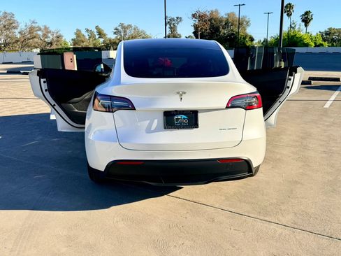 Used 2022 Tesla Model Y Long Range AWD/4WD image 41