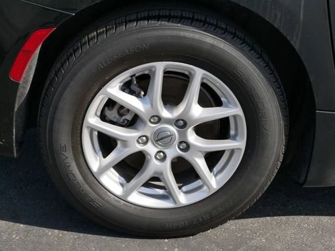 Used 2023 Chrysler Pacifica Touring-L image 5