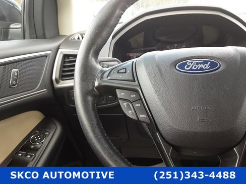 Used 2022 Ford Edge SEL image 19