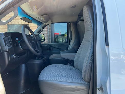 Used 2017 GMC Savana 2500 RWD image 22