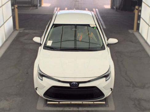 Used 2024 Toyota Corolla LE FWD image 2