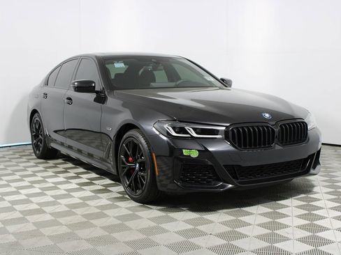 Used 2023 BMW 530e w/ M Sport Package image 23