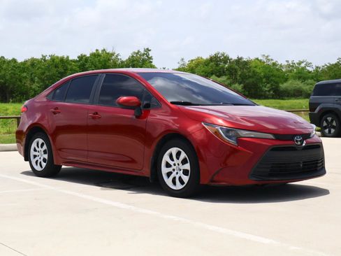 Used 2024 Toyota Corolla LE FWD image 6