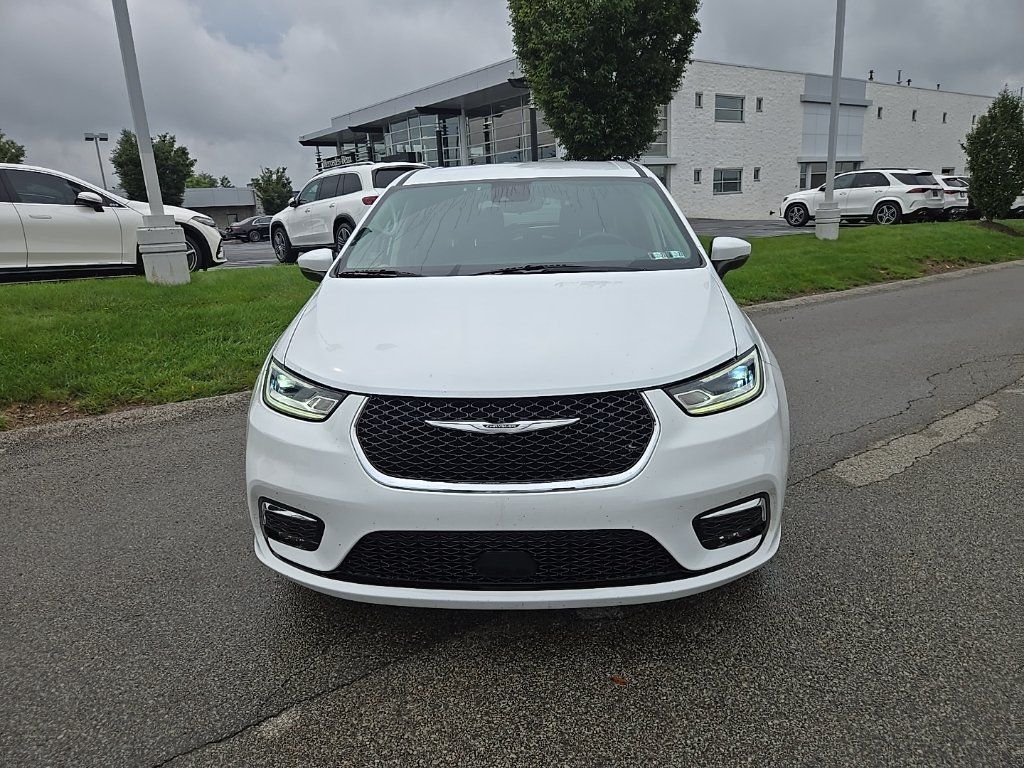 Used 2023 Chrysler Pacifica Touring-L FWD image 10