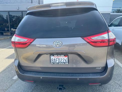 Used 2017 Toyota Sienna XLE w/ XLE Navigation Package image 6