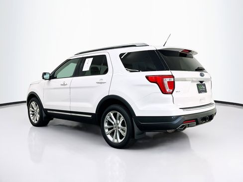 Used 2018 Ford Explorer XLT w/ Equipment Group 202A AWD/4WD image 5