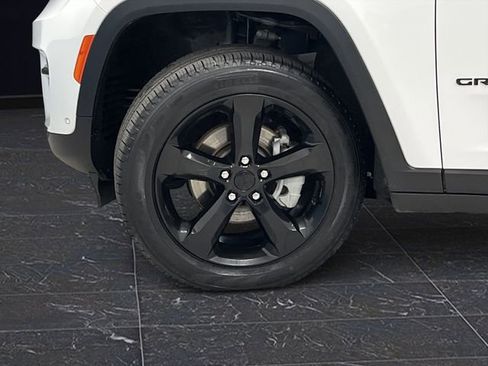 Used 2023 Jeep Grand Cherokee Limited w/ Luxury Tech Group II image 37