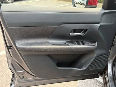 Certified 2025 Nissan Kicks SV AWD/4WD image 11