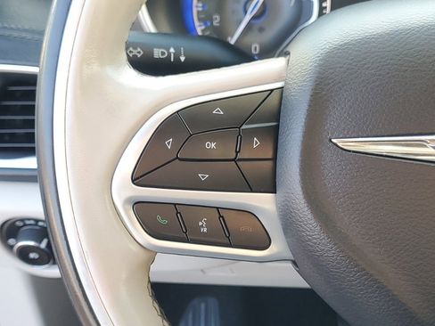 Used 2019 Chrysler Pacifica Limited image 15