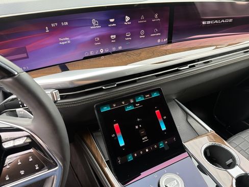 Certified 2025 Cadillac Escalade ESV Sport Platinum AWD/4WD image 28