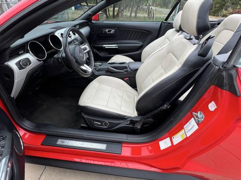 Used 2016 Ford Mustang Premium image 27