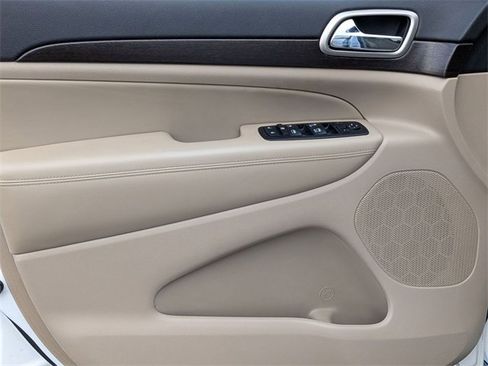 Used 2014 Jeep Grand Cherokee Laredo w/ Trailer Tow Group IV image 13