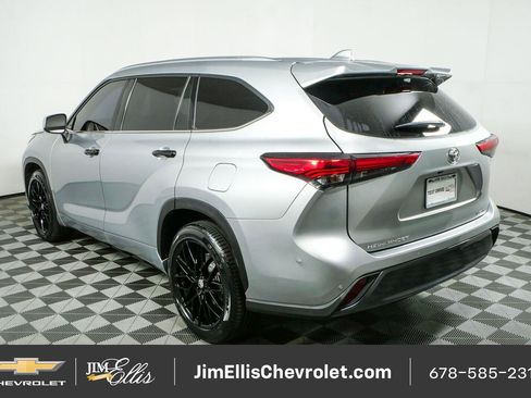 Used 2022 Toyota Highlander Limited FWD image 28