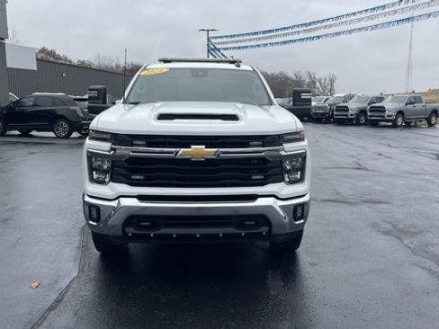 Used 2024 Chevrolet Silverado 3500 LT w/ Convenience Package image 8