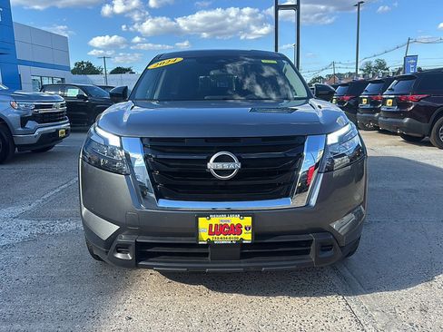 Used 2024 Nissan Pathfinder S AWD/4WD image 3