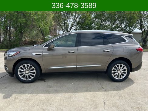 Used 2020 Buick Enclave Essence w/ Sound and Sites Package image 2