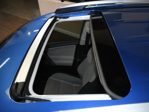 Used 2018 Toyota RAV4 XLE image 50