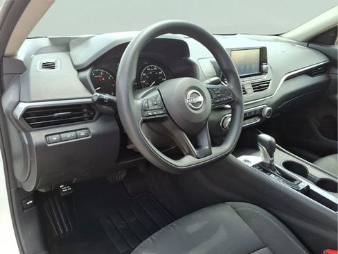 Used 2023 Nissan Altima 2.5 S FWD image 13