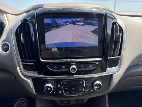 Used 2021 Chevrolet Traverse LT FWD image 32