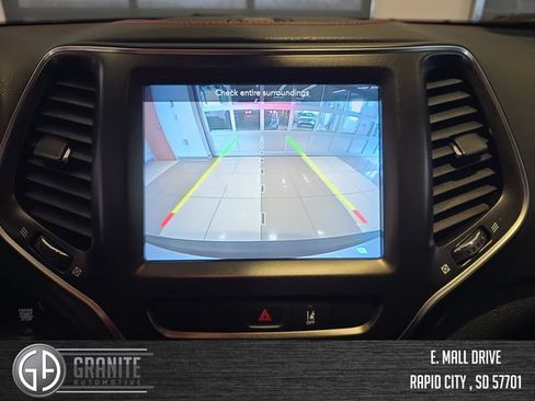 Used 2022 Jeep Cherokee Trailhawk w/ Trailer Tow Group AWD/4WD image 21