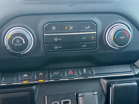 Used 2022 Chevrolet Silverado 1500 Custom image 18