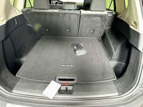 Used 2023 Nissan Rogue SV FWD image 27