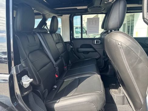 Used 2022 Jeep Wrangler Unlimited Sahara w/ Cold Weather Group AWD/4WD image 34