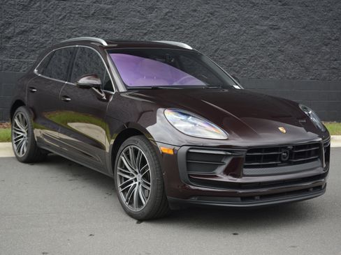 Certified 2026 Porsche Macan AWD/4WD image 9