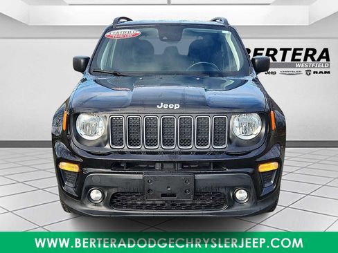 Certified 2022 Jeep Renegade Latitude w/ Convenience Group AWD/4WD image 2