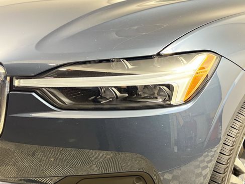 Used 2021 Volvo XC60 T5 Momentum image 12